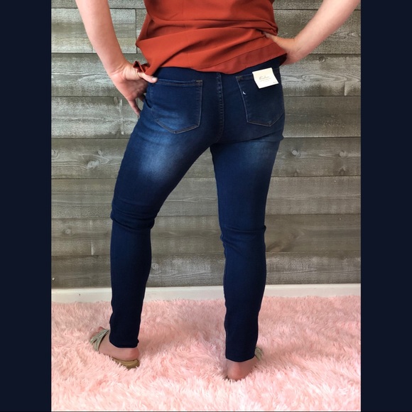 ⭐️last one⭐️kancan high rise dark wash skinny jean - Picture 5 of 8